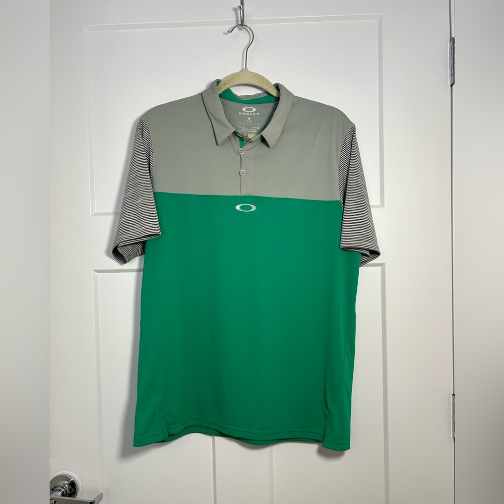 Medium Oakley golf polo